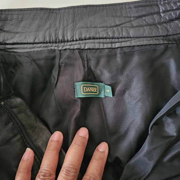 Danier Vintage Leather Pleated Cigarette Pants made in Canada Size 4 - Picture 9 of 10